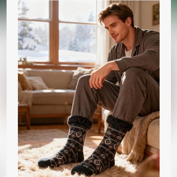 Men’s Sherpa Lined Socks - Picture 3 of 5